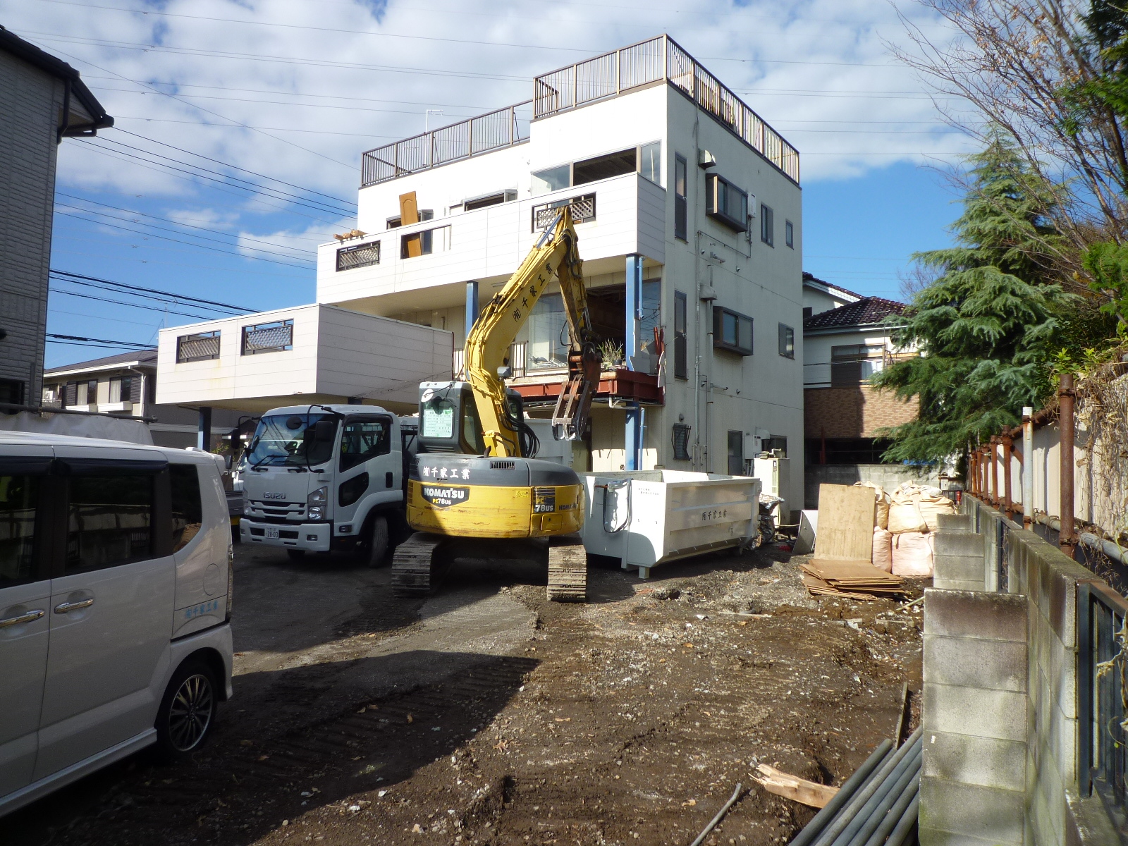 川口市の鉄骨3階建て住宅解体工事